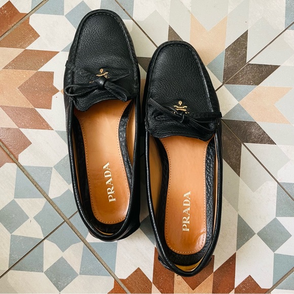 Prada // Women’s Black Leather Driving Loafer with Gold Logo Detail, Sz Eu 38.5 - Picture 11 of 11